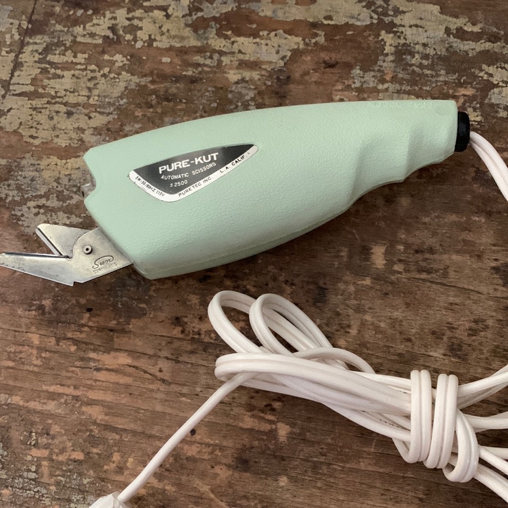Electric scissors
